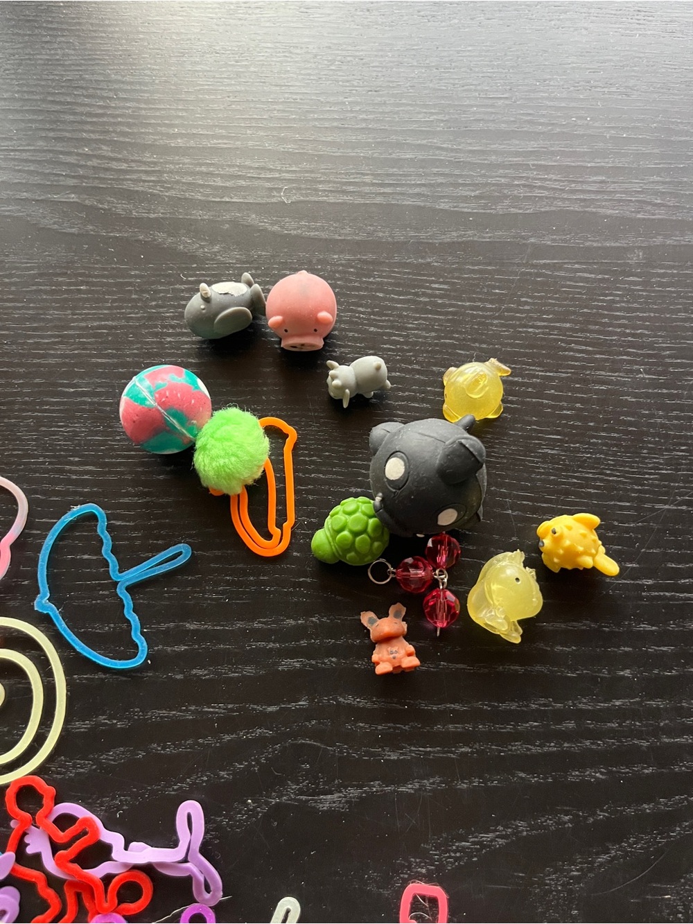 Huge Lot Silly Bandz Rubber Bands Bouncy Balls Pencil Toppers Y2K Toys - Picture 12 of 16